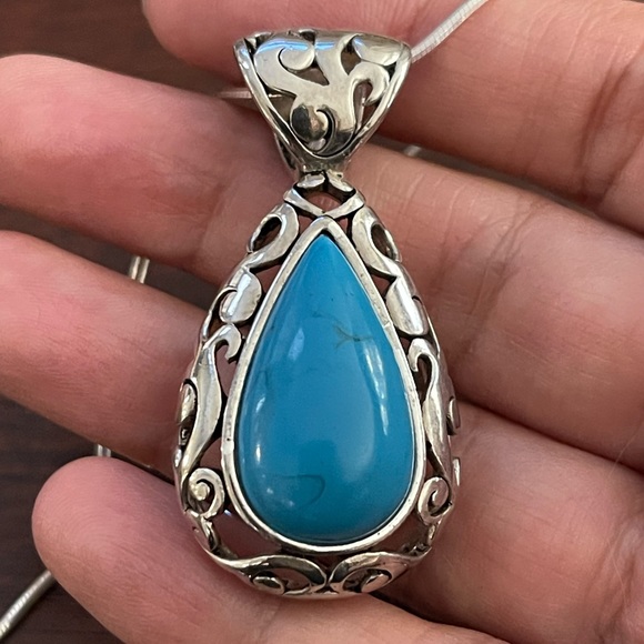 Turquoise silver tone pendant necklace & earring set - Picture 2 of 8